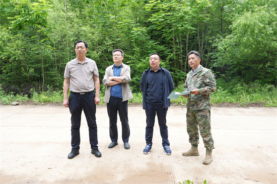 吉林省林業(yè)和草原局赴泉陽林業(yè)有限公司開展公用基礎(chǔ)設(shè)施建設(shè)專項調(diào)研（1）.jpg